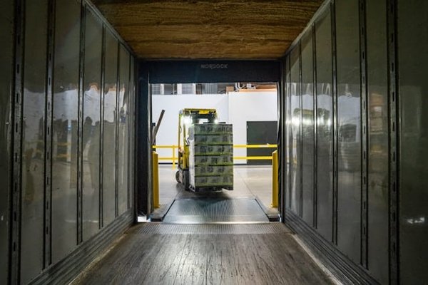 Quelles sont les compétences essentielles pour devenir un expert en logistique des chaînes du froid?